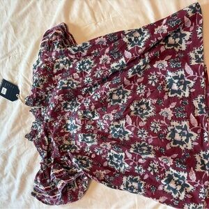 Woman's top
Perfect for work!